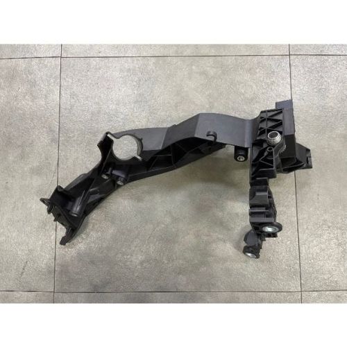 AUDI S5 CABRIO HEAD LAMP MOUNTING BRACKET RIGHT (Passenger Side) OUTER OEM#8T0805608D 2012-2017 PL# AU2509117
