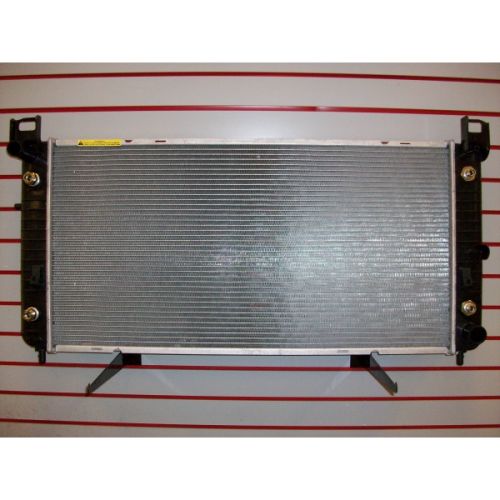 2000-2006 CHEVROLET Radiator assembly OEM# 22840116 PL# GM3010274