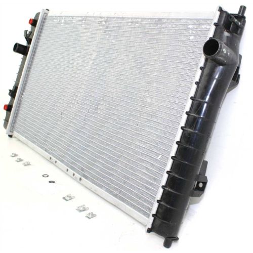 CHEVROLET CAVALIER  RADIATOR (2.2L/2.4L)(A/T) OEM# 89018666 2002-2005 PL# GM3010416
